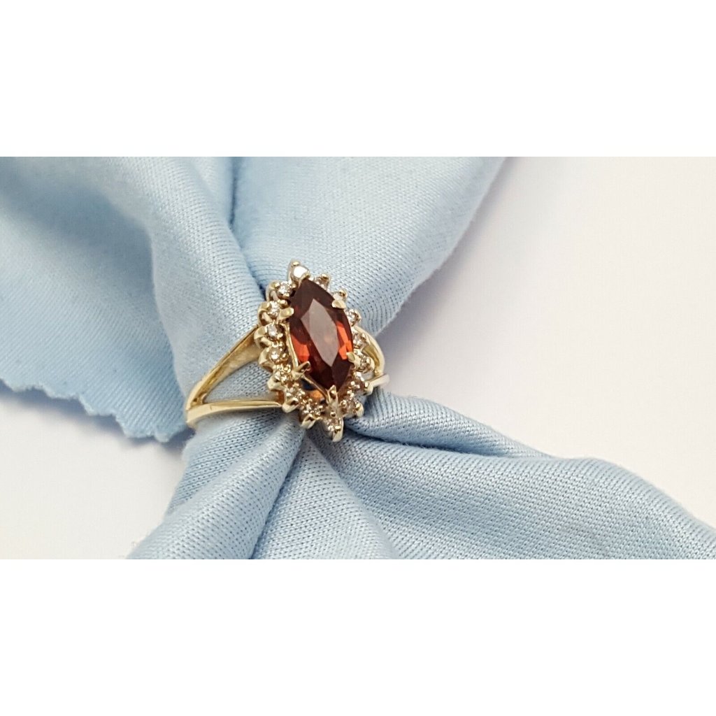 Gorgeous 14k Karat Solid Yellow Gold Designer Garnet & Diamond Ring - Size 6